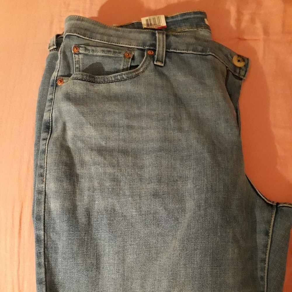 Brand new Plus size Levi's boyfriend jeans size 18
